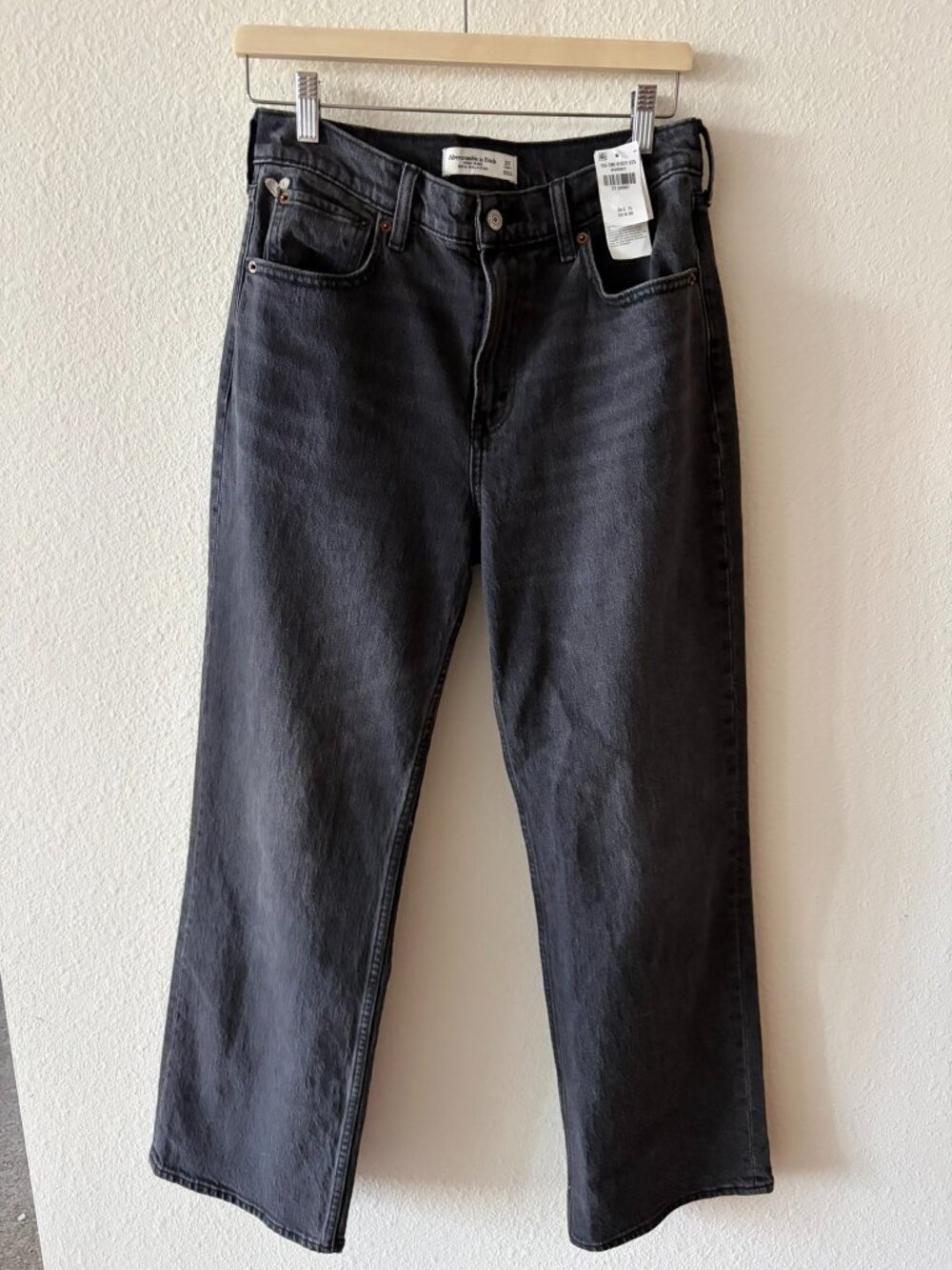 NEVER WORN - NWT - Abercrombie & Fitch Black 90s Relaxed Jeans